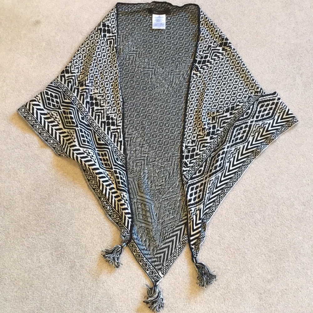BCBGMaxazria black&white knot scarf/wrap nwot